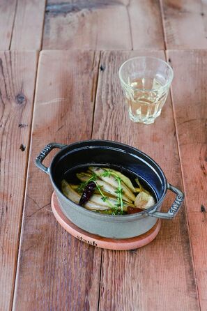 Чавунна жаровня/кокотниця STAUB, овальна 6,7 л, (15 см, чорна)