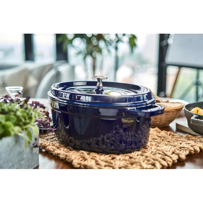 Чавунна жаровня/кокот STAUB, овальна 6,7 л, (29 см, темно-синя)
