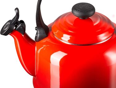 Чайник 2,1 л Tradition вишнево-червоний Kirschrot Le Creuset