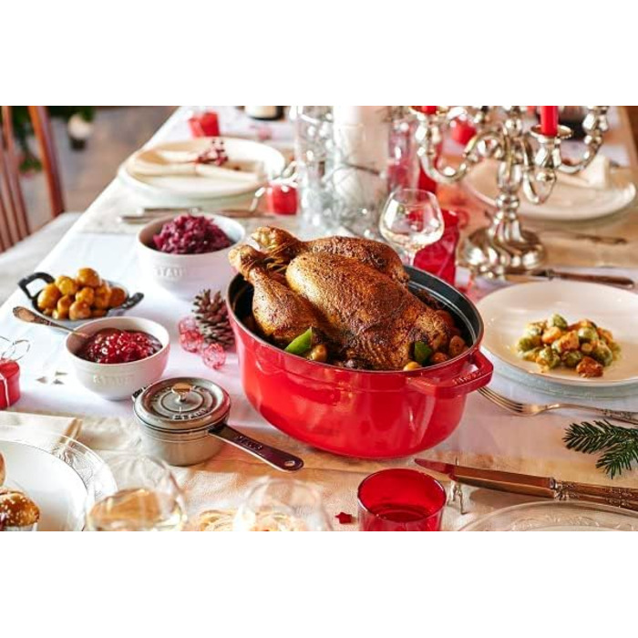 Чавунна жаровня/кокот STAUB, овальна 6,7 л, (31 см, вишнево-червона)
