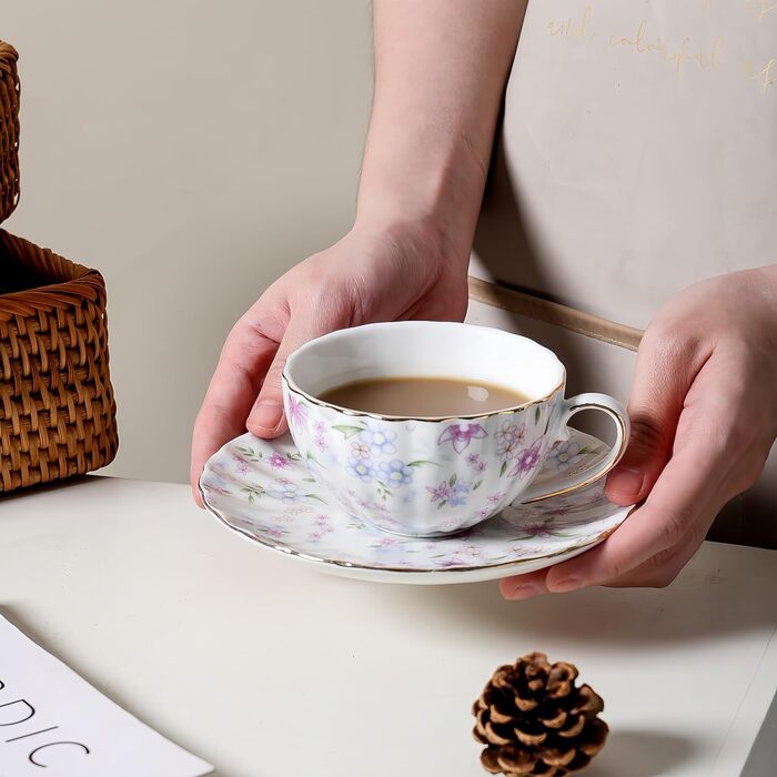 Чашка з блюдцем та вінтажним квітковим візерунком від Fanquare, чашка з кістяного фарфору для еспресо, капучино та кави, з блюдцем та ложкою, подарунок для вечірки (фіолетовий)