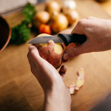 Набор ножей Fiskars Essential в деревянном блоке (1023782)