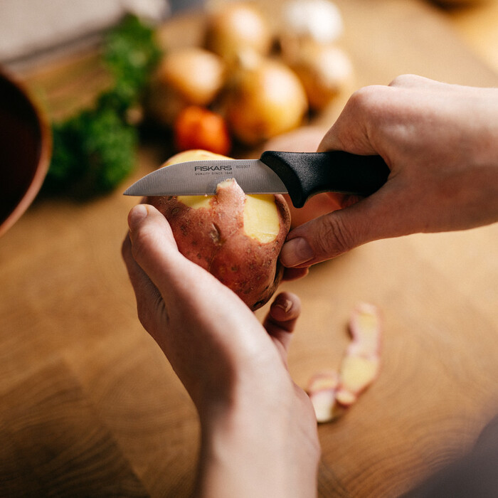 Набор ножей Fiskars Essential в деревянном блоке (1023782)