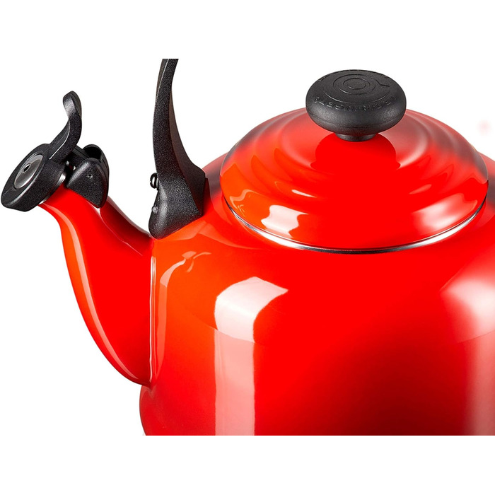 Чайник 2,1 л Tradition вишнево-червоний Kirschrot Le Creuset