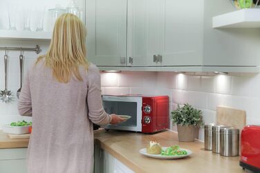 Мікрохвильова піч 17 л, 700 Вт, червоний RHMM701R Russell Hobbs