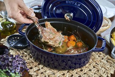 Чавунна жаровня/кокот STAUB, овальна 6,7 л, (31 см, темно-синя)