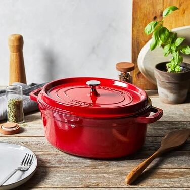 Чавунна жаровня/кокот STAUB, овальна 6,7 л, (31 см, вишнево-червона)