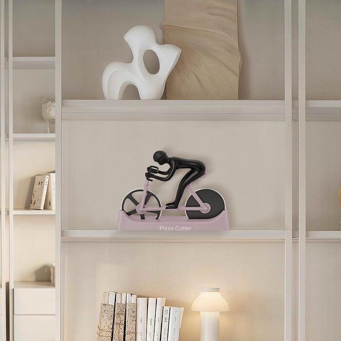 Резак для пиццы в виде велосипедиста с подставкой, лиловый KUONIIY