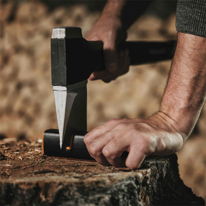 Точило для сокир та ножів Fiskars Xsharp (1000601)